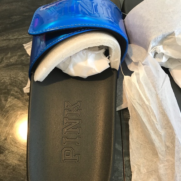 BNWT PINK VICTORIA'SSECRET CAMPUS w/ Freebie - Picture 6 of 8