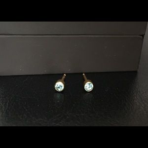 10KT Gold Light Sapphire Gem Earrings Studs