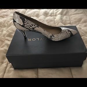 Like New Snake Skin Heels - GORGEOUS!!