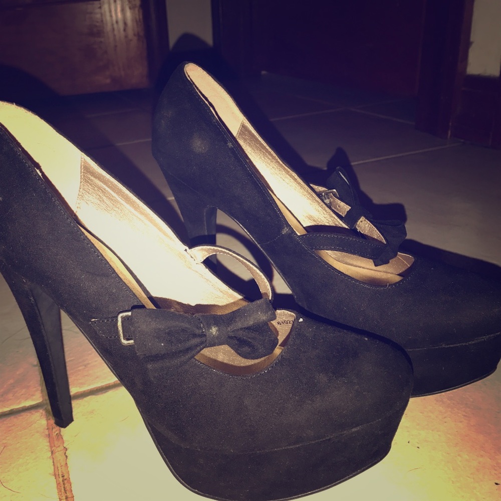 Black bow heels