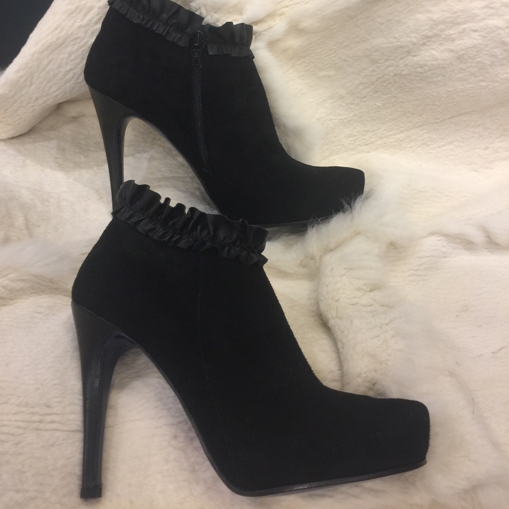 Beautiful black suede booties