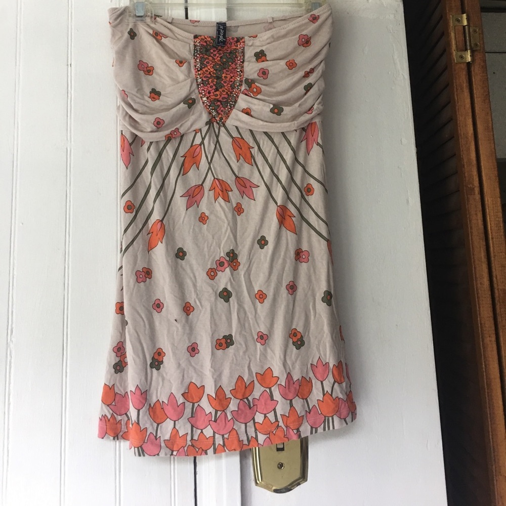 Free people can wear with straps or strapless