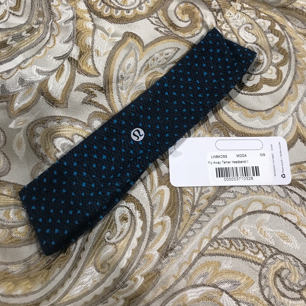 NWT Lululemon fly away tamer headband