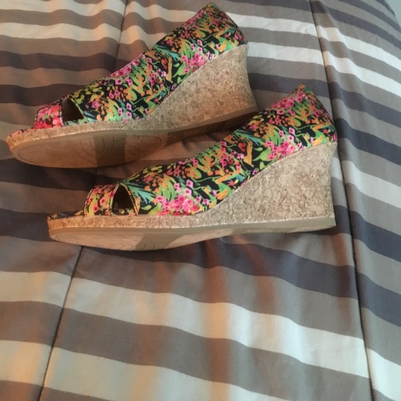 Cork bottom peep toe shoes - Picture 2 of 3