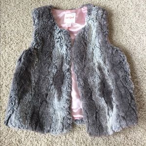Cat and jack faux fur vest size 7/8