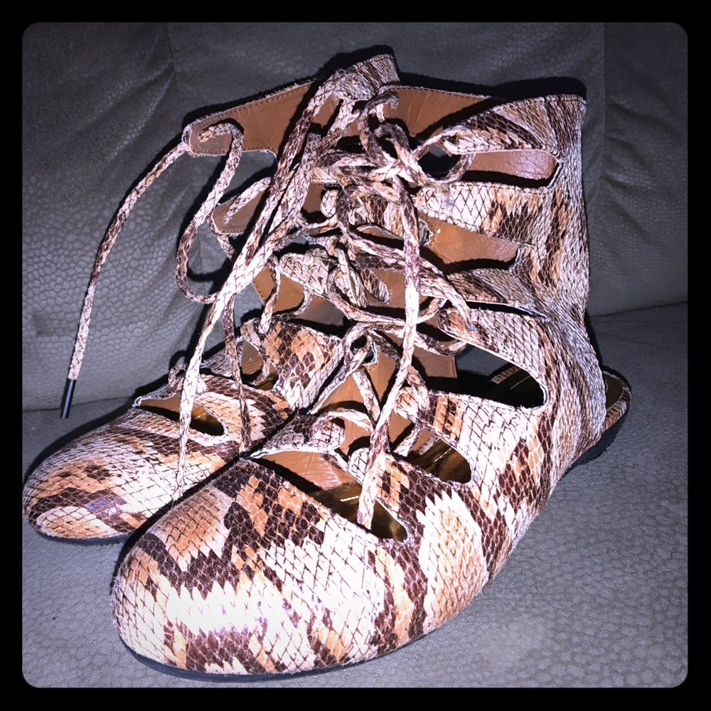 Sandals/flats
