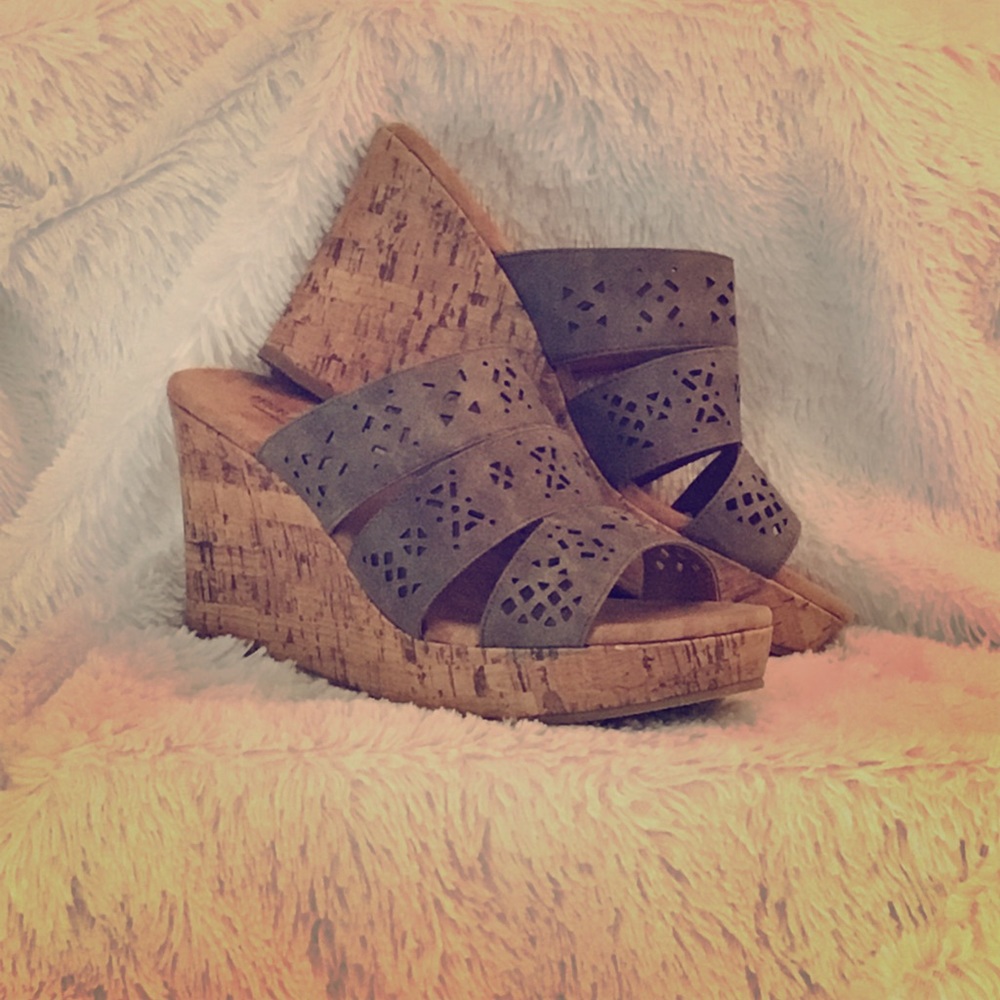 BEAND NEW! Memory Foam Brown/Tan Platform Wedge