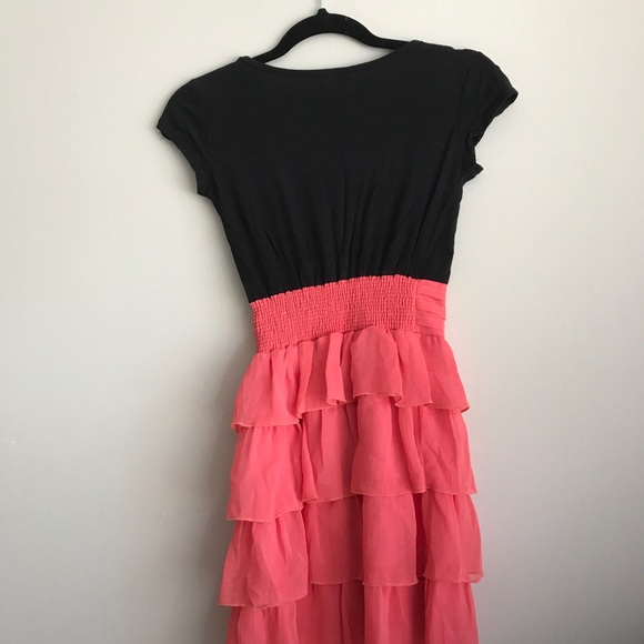 Black and pink ruffled dress - Picture 2 of 3