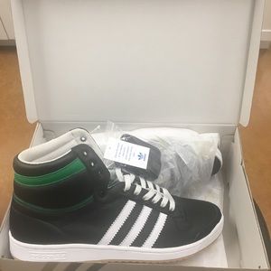 NWT: Men's Adidas Black & Green Shoes