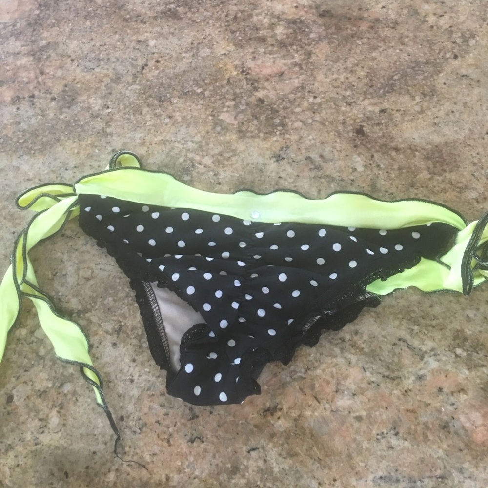 Scrunch butt bikini bottoms