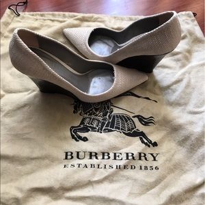 Authentic Burberry wadges😍