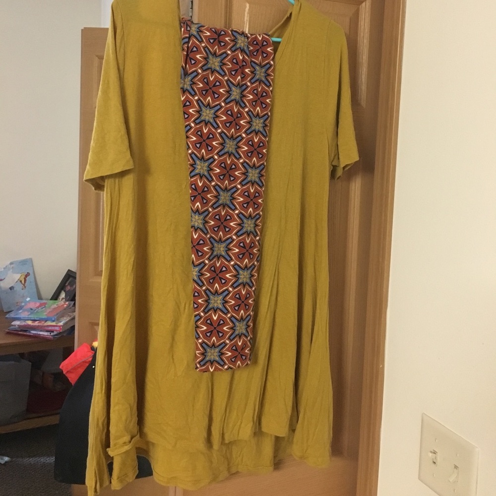 Lularoe outfit (SHIRT ONLY)