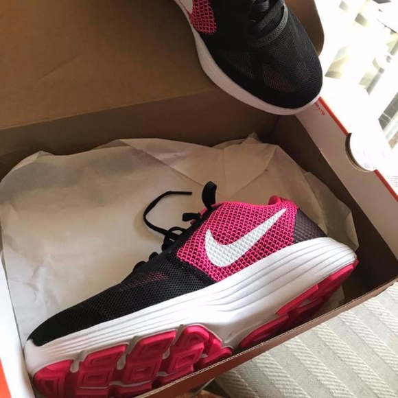 Nike Shoes - Nike Women's Shoes