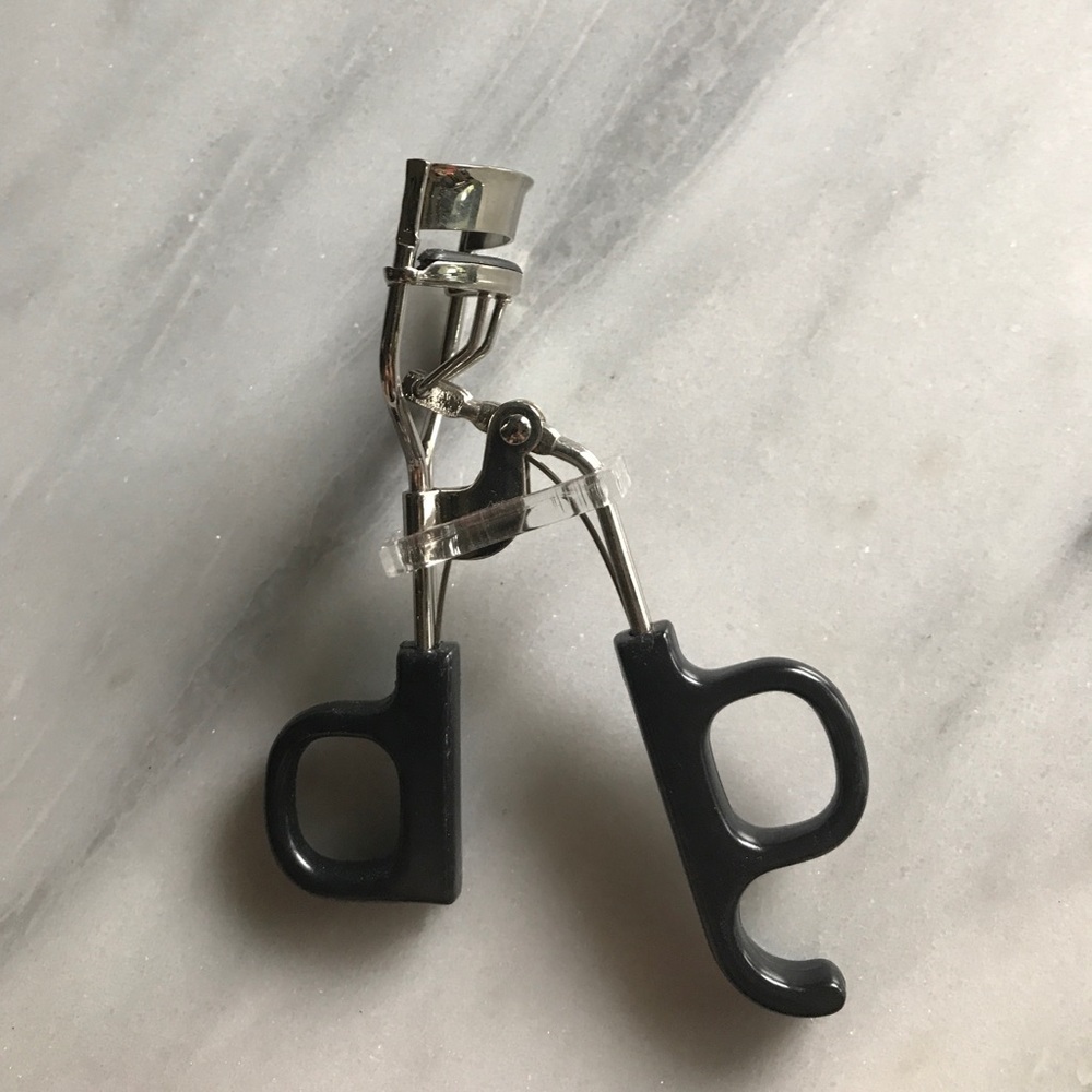 Eyelash curler