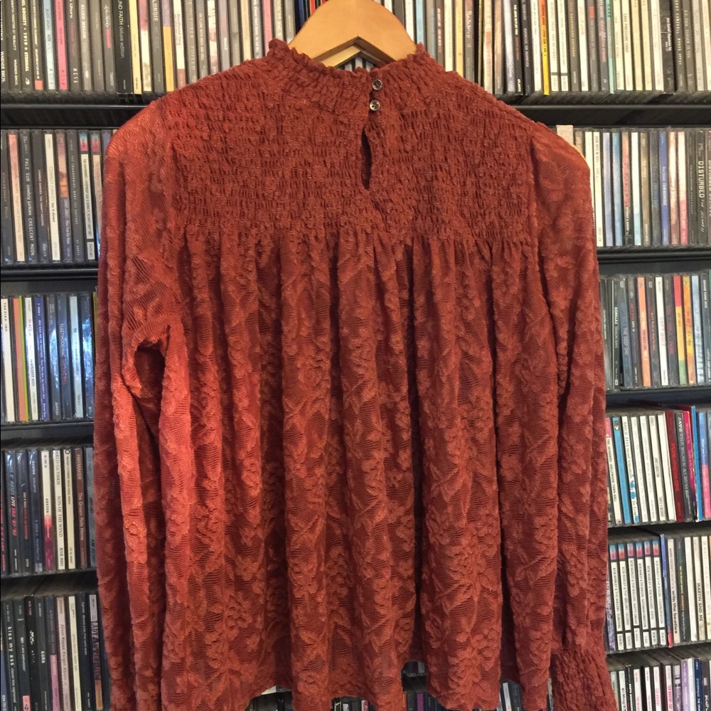 Rust colored lace top - Picture 2 of 3
