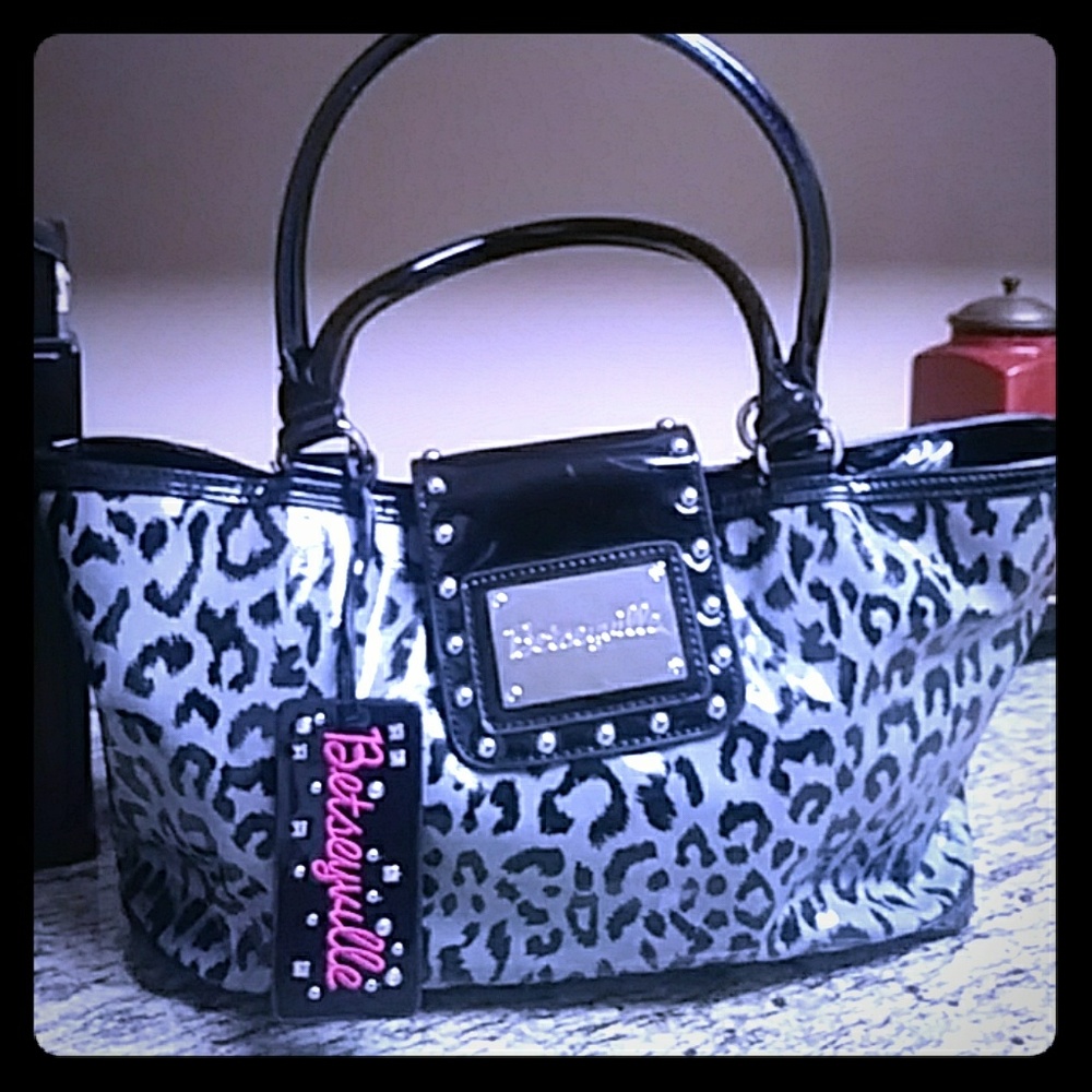 Betseyville Tote w/ Cheetah Print