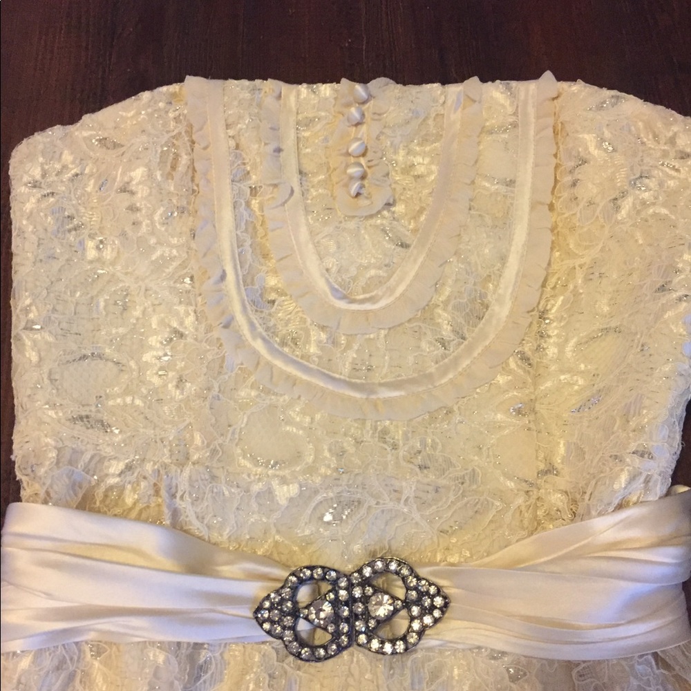BCBG MAXAZRIA NWOT, beige vintage dress with belt