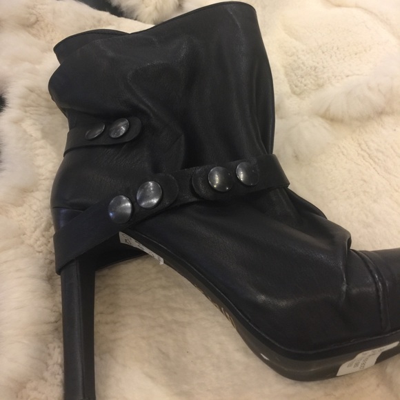Leather boots - Picture 3 of 3