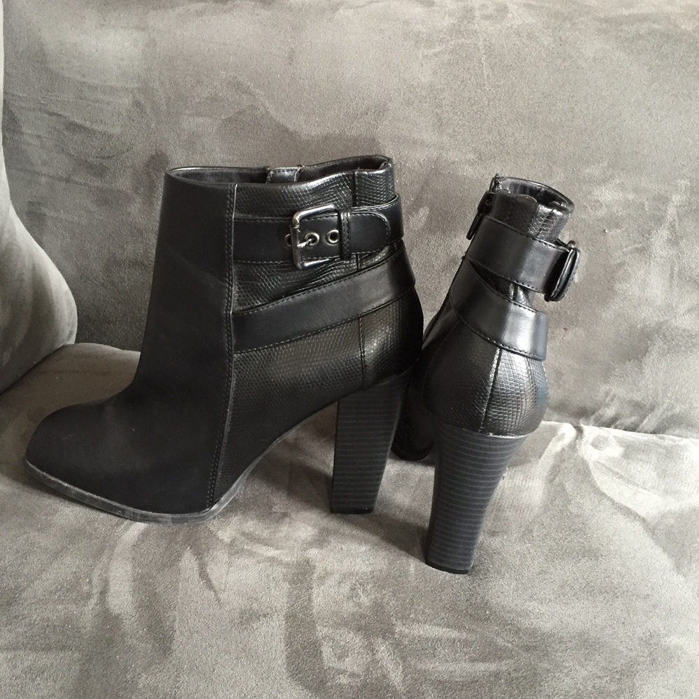 Forever 21 black booties Size 9
