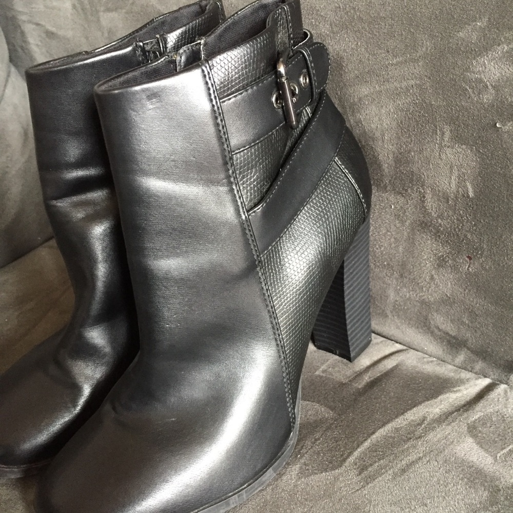 Forever 21 black booties Size 9 - Picture 6 of 6