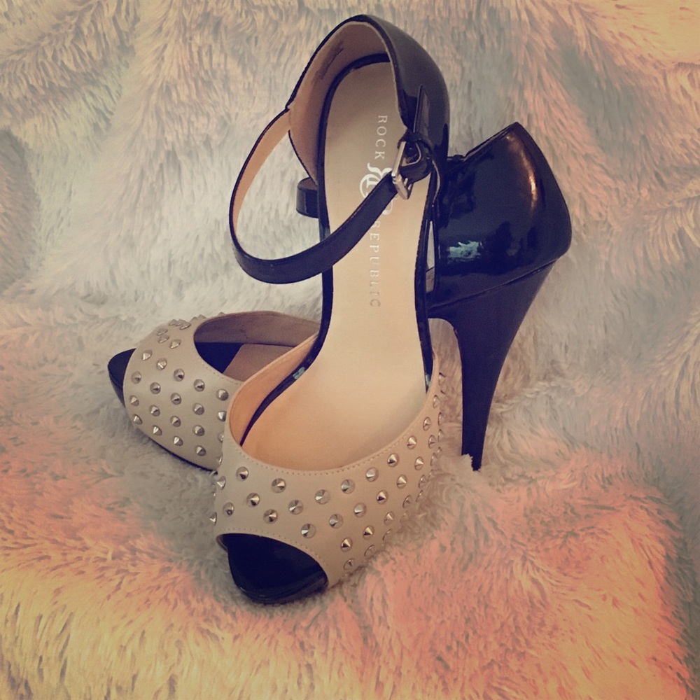 Gently Used Black and Cream Spiked Heel