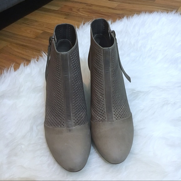 Johnston & Murphy perforated grey heeled booties - Picture 2 of 8