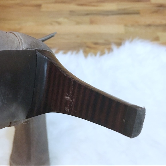 Johnston & Murphy perforated grey heeled booties - Picture 7 of 8