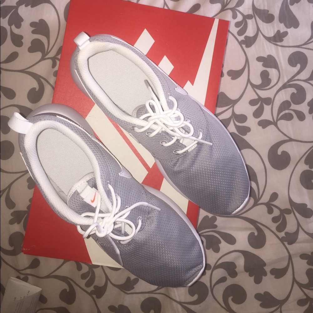 NWT New Nike Boys Shoes - Picture 2 of 3