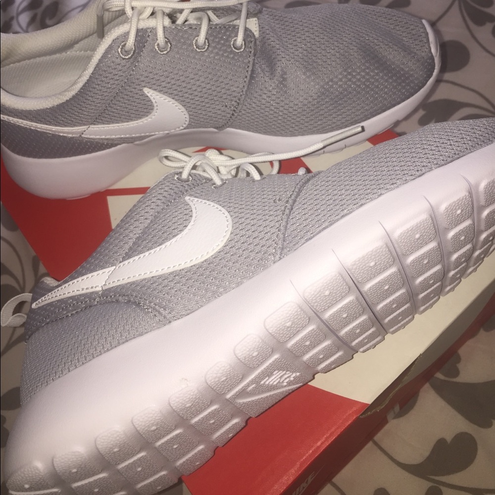 NWT New Nike Boys Shoes - Picture 3 of 3