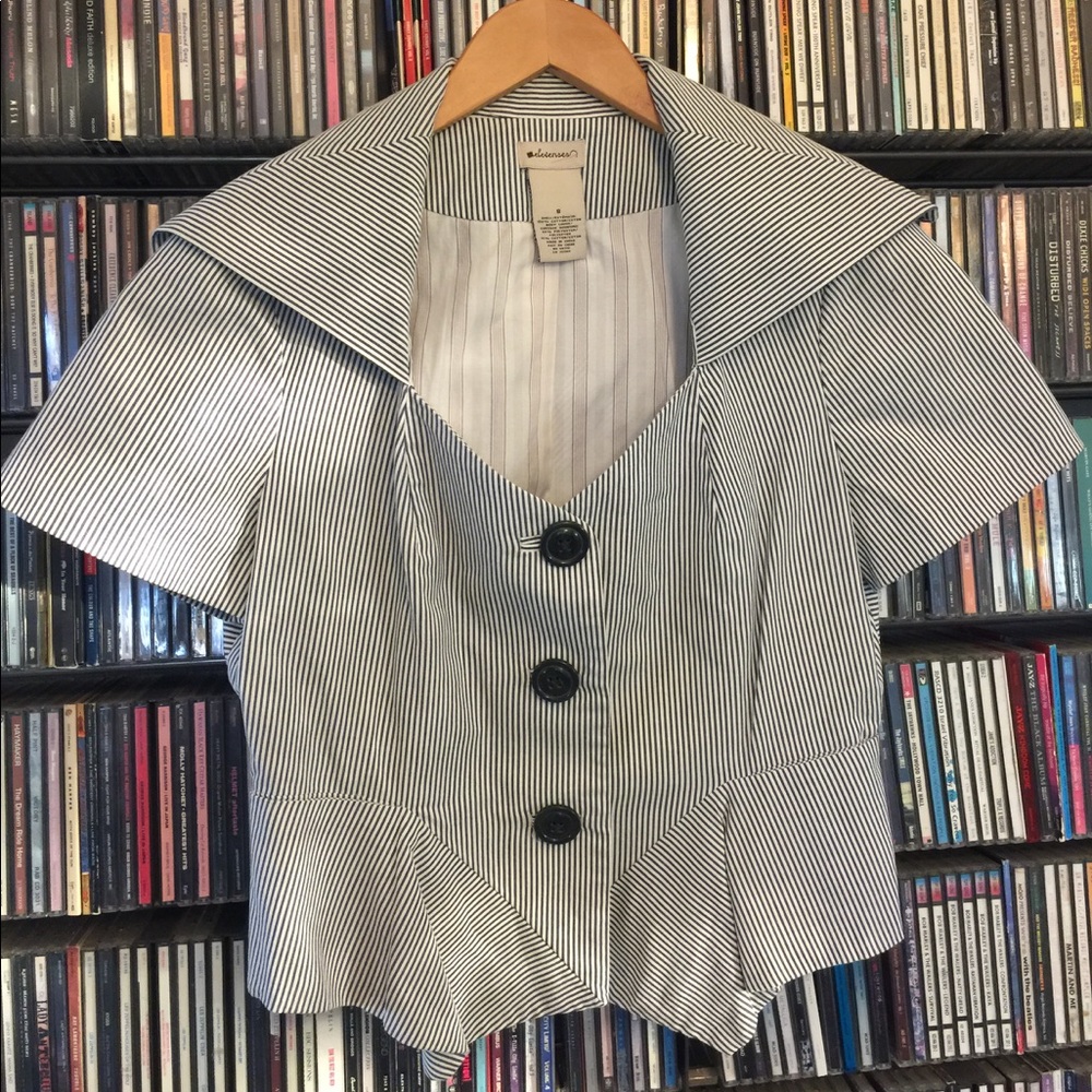 High tailored short sleeve jacket, size 8