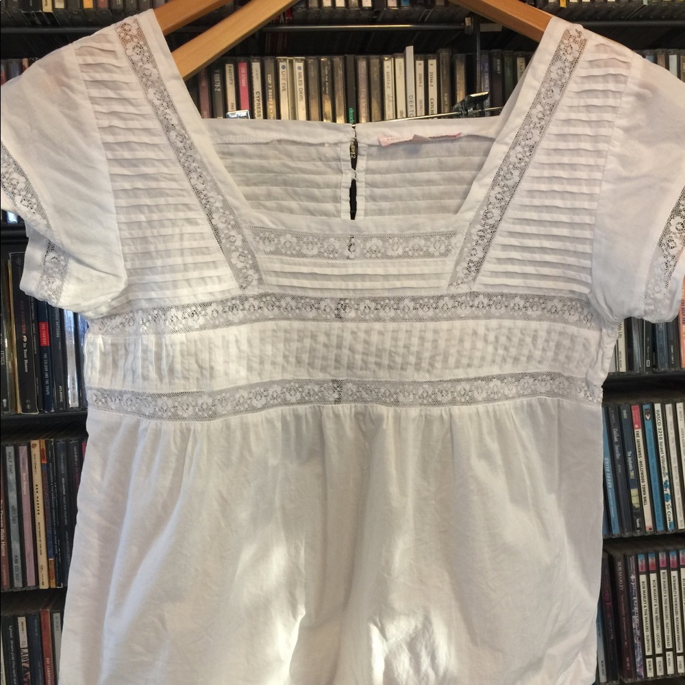 White cotton and lace top