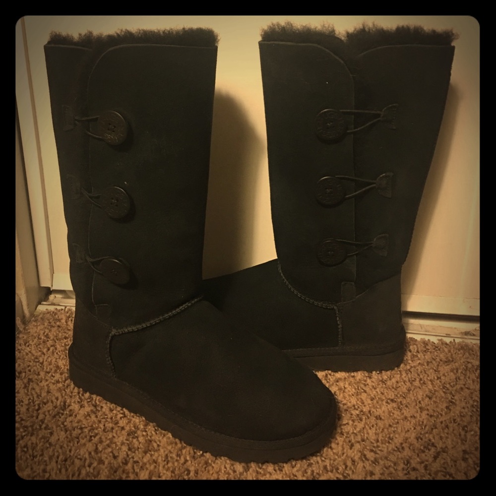 Black ugg boots