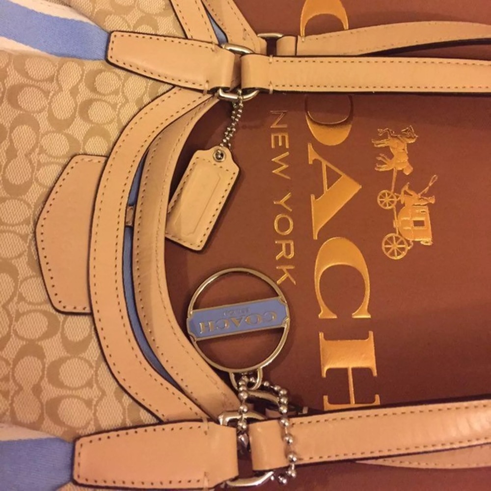 💥PRICE DROP💥💯% Authentic Coach Cream/Beige Tote