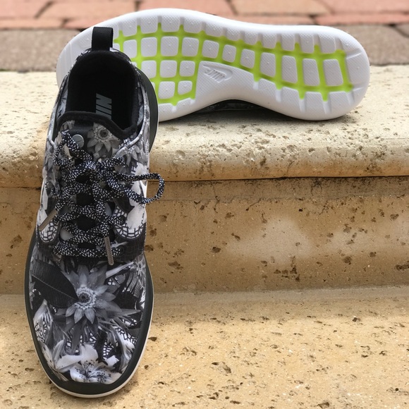 NWT Nike ID Roshe Two Breath, size 9,5M. AUTHENTIC - Picture 4 of 8