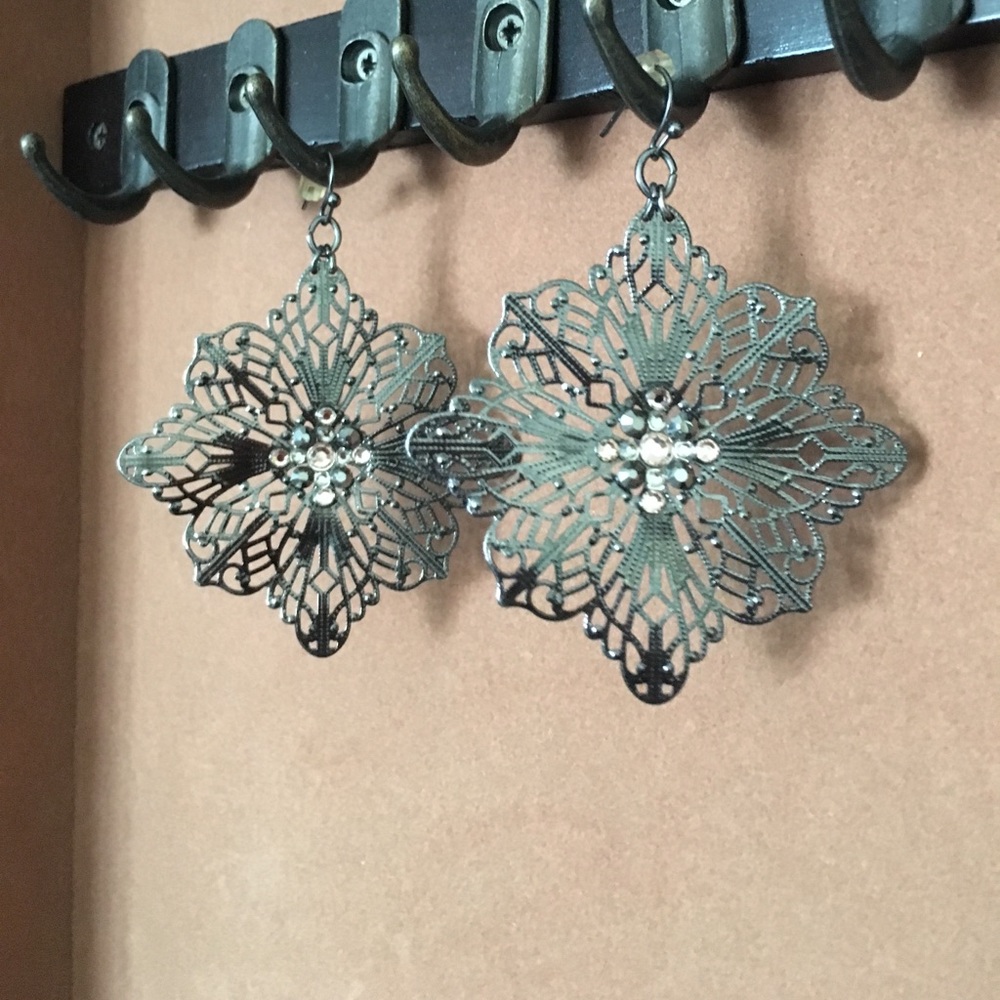 Charcoal grey dangle earrings