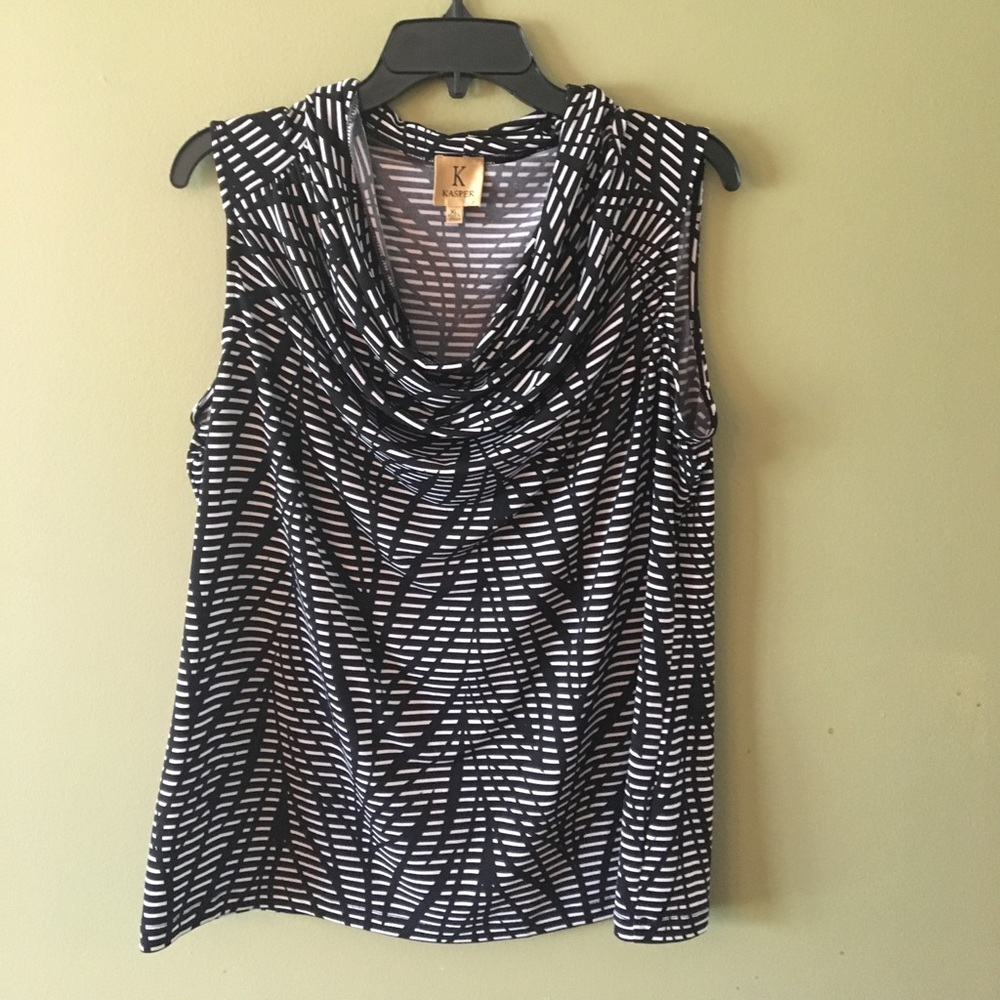 Sleeveless shirt