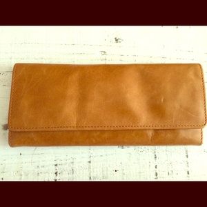 Authentic HOBO "Sadie" leather wallet ❤️