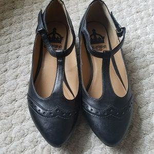 👑Crown vintage mary Jane black flats