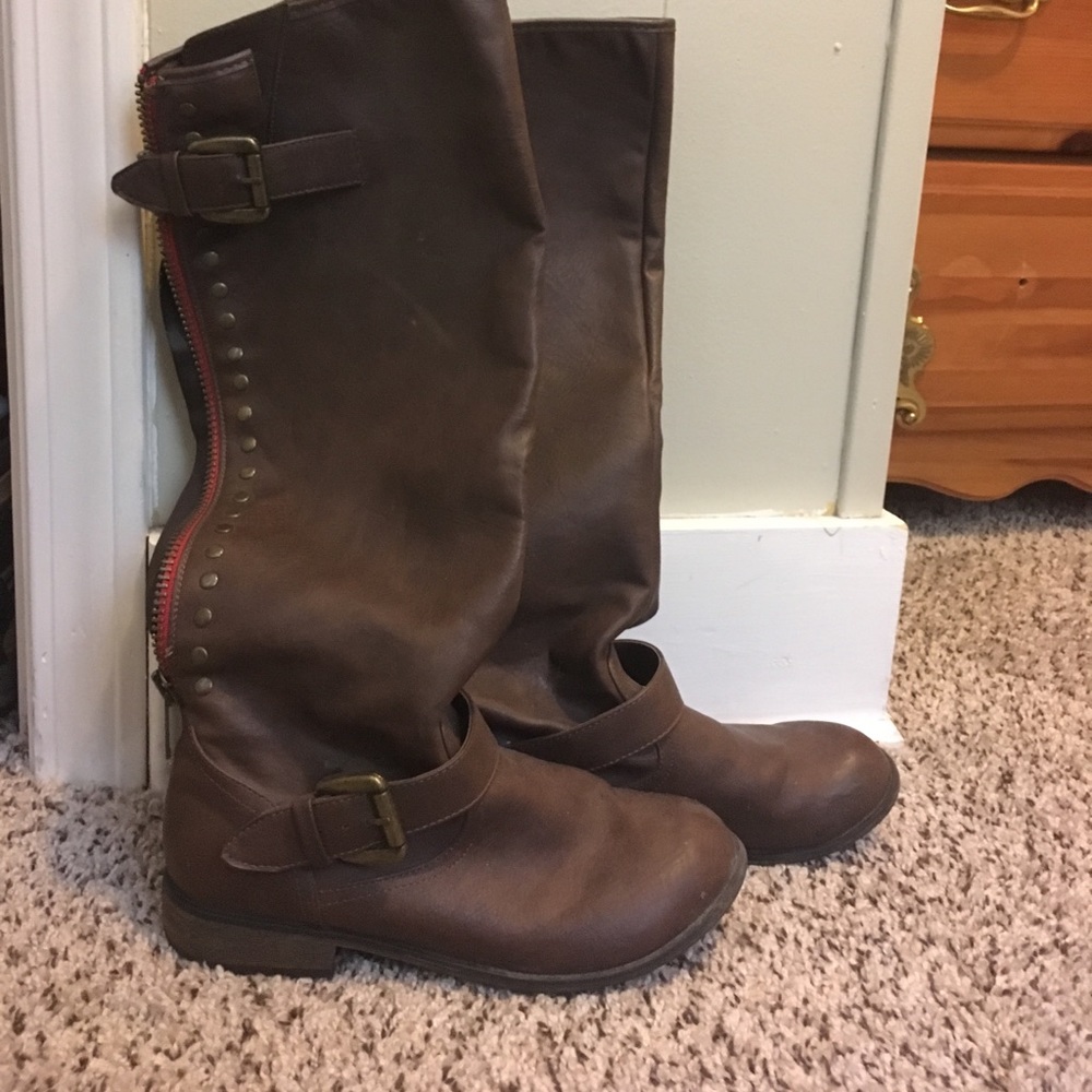 Brown boots