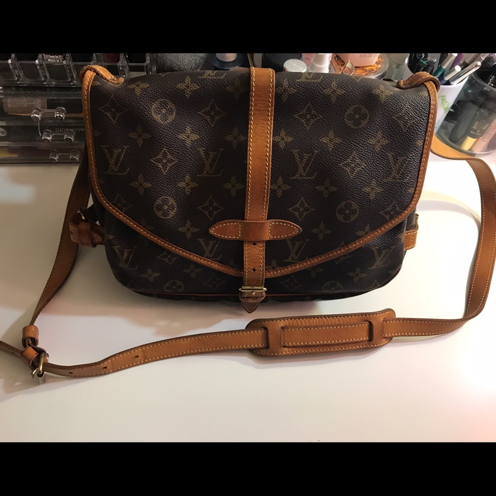 AUTHENTIC. Vintage Louis Vuitton saumar