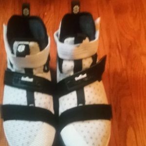 Lebron solider 10s