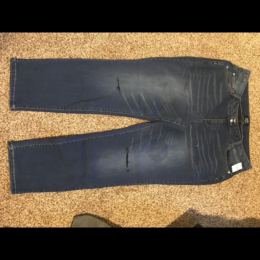Wet seal skinny jeans with knee slits