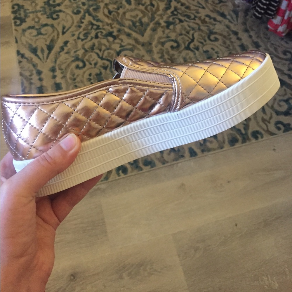 ❗️Sizes 5.5, 8, 8.5 Super fun metallic shoes - Picture 6 of 7