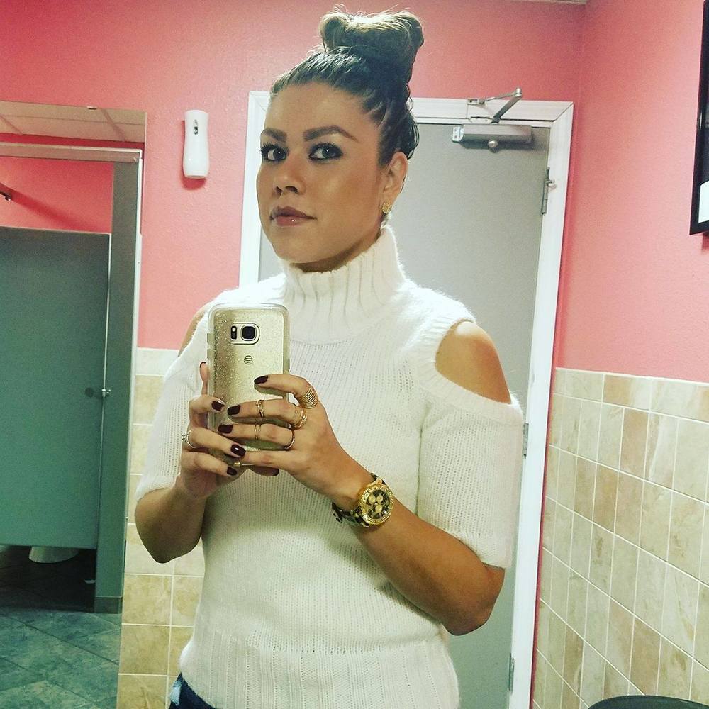 Meet your Posher, Yesenia