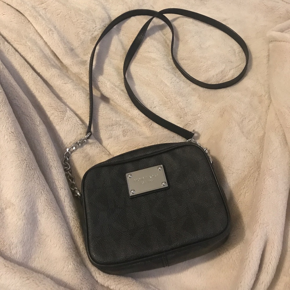 Michael kors cross body