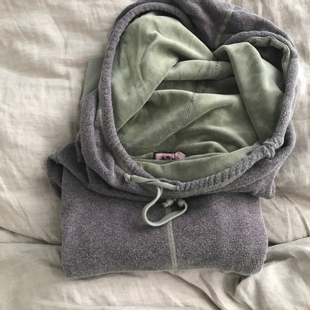 Juicy couture sweatshirt with oversized hood