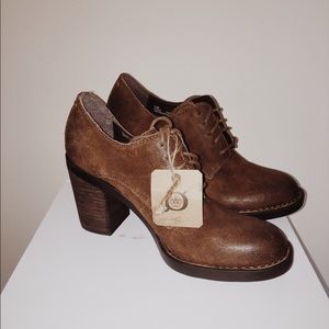 🍂🍁Born brown leather ankle boots, brand new