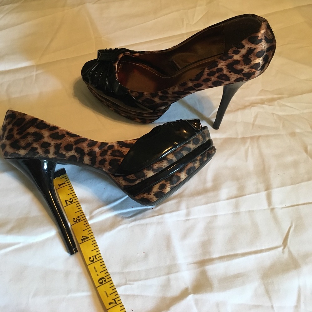 Satin leopard print and black patten leather pumps