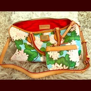 AUTHENTIC Dooney & Bourke bag AND wallet💚