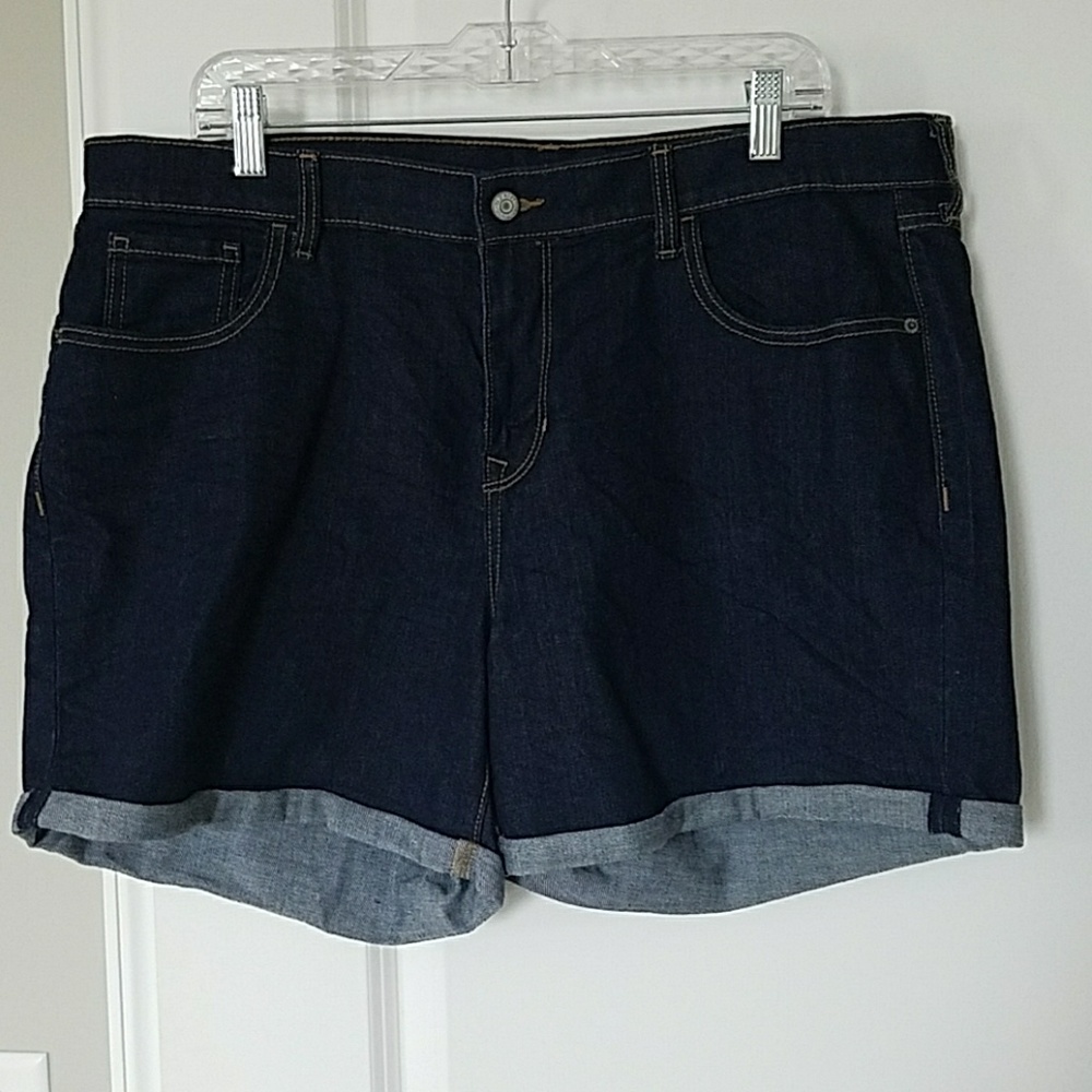 Old Navy Curvy Fit Shorts